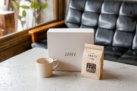 Tokyo Coffee Blend x CHIPS Mug (Beige) - オーガニックコーヒーの通販、サブスク - コーヒー豆の卸売り ｜ TOKYO COFFEE Organic Coffee